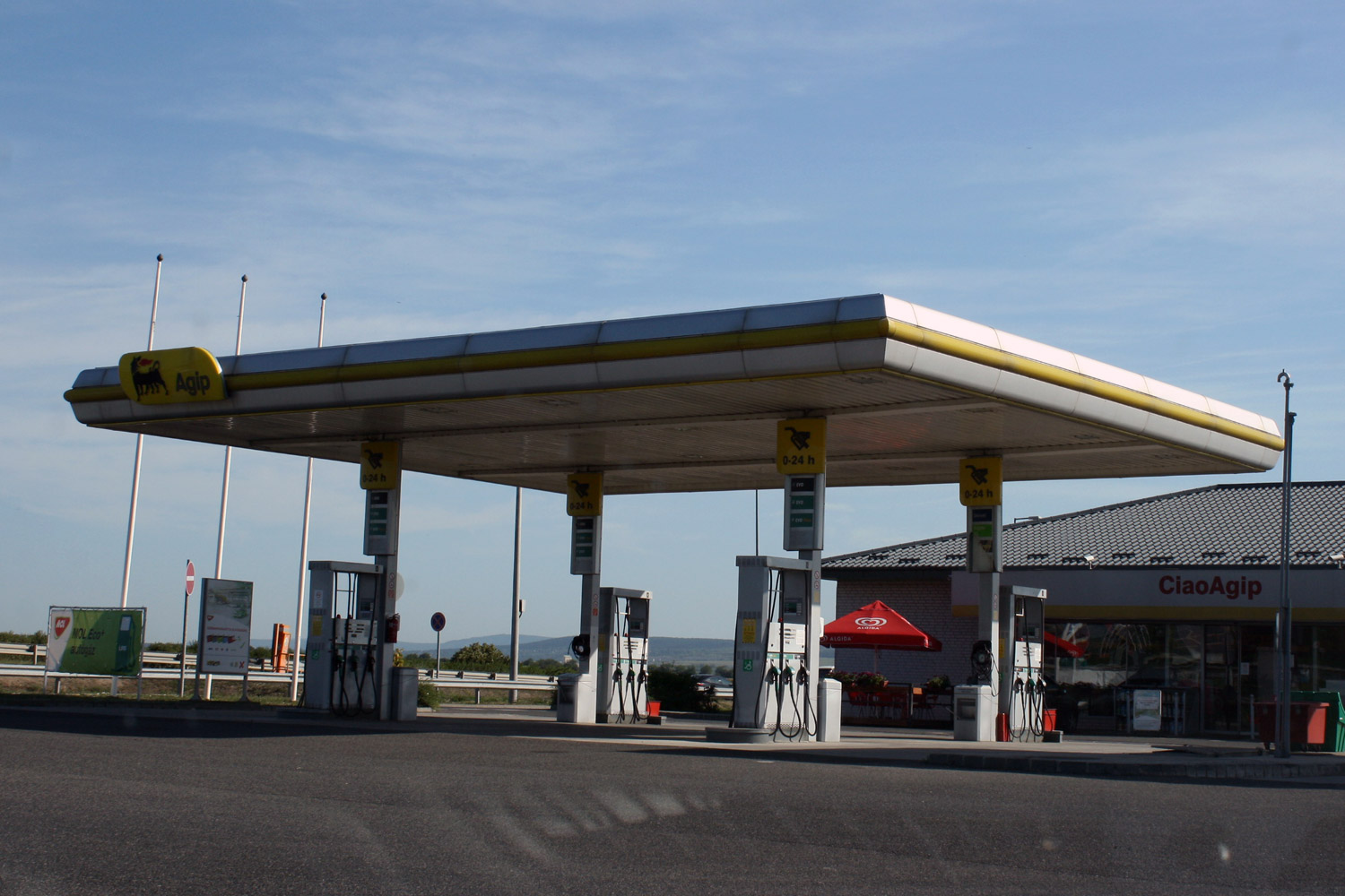Miért ilyen drága a benzin a Balatonnál és az M7-esen? 17