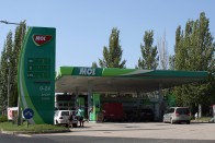 Miért ilyen drága a benzin a Balatonnál és az M7-esen? 37 Miért ilyen drága a benzin a Balatonnál és az M7-esen? 37