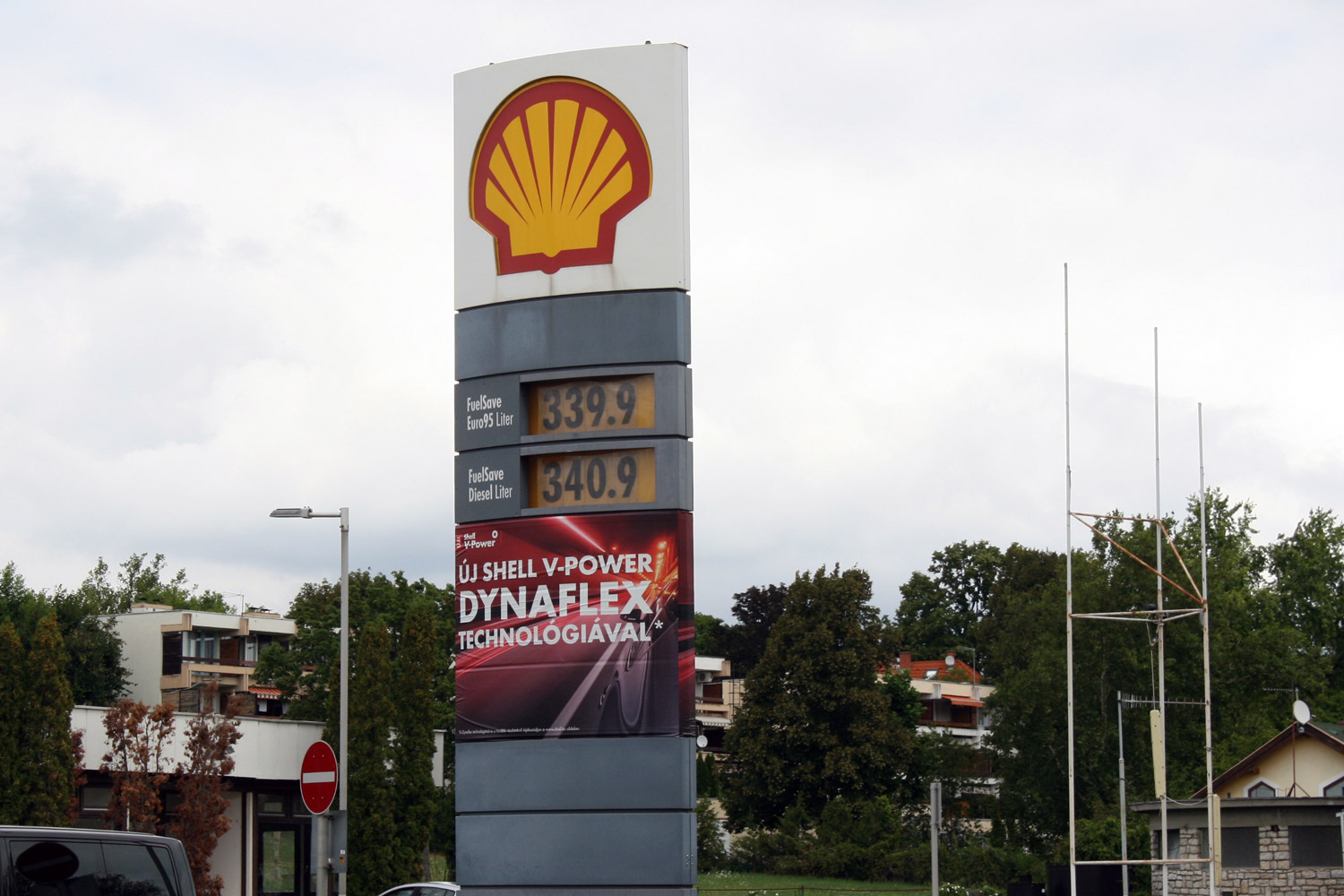 Miért ilyen drága a benzin a Balatonnál és az M7-esen? 19