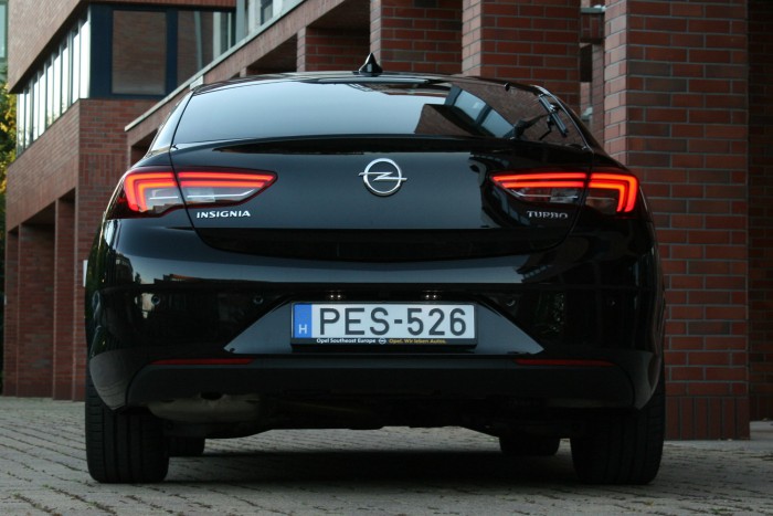 Itthon teszteltük, mit ér az Opel csúcsmodellje 104 Itthon teszteltük, mit ér az Opel csúcsmodellje 104