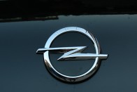 Itthon teszteltük, mit ér az Opel csúcsmodellje 70