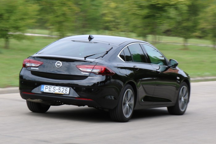Itthon teszteltük, mit ér az Opel csúcsmodellje 97 Itthon teszteltük, mit ér az Opel csúcsmodellje 97