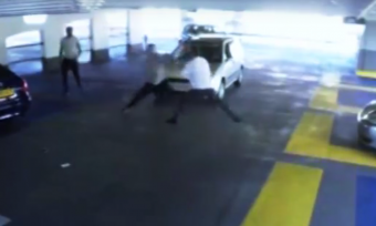 Videón a KO-val végződő parkolóházi incidens