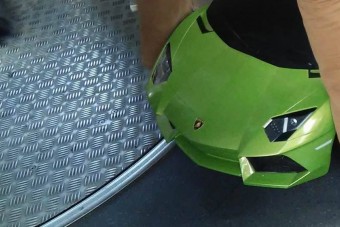 Valaki felszállt egy Lamborghinivel a négyeshatosra