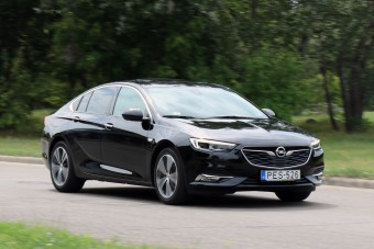 Itthon teszteltük, mit ér az Opel csúcsmodellje