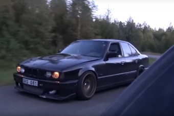 Így kajálta meg a kicsi BMW a nagy Bugatti Veyront