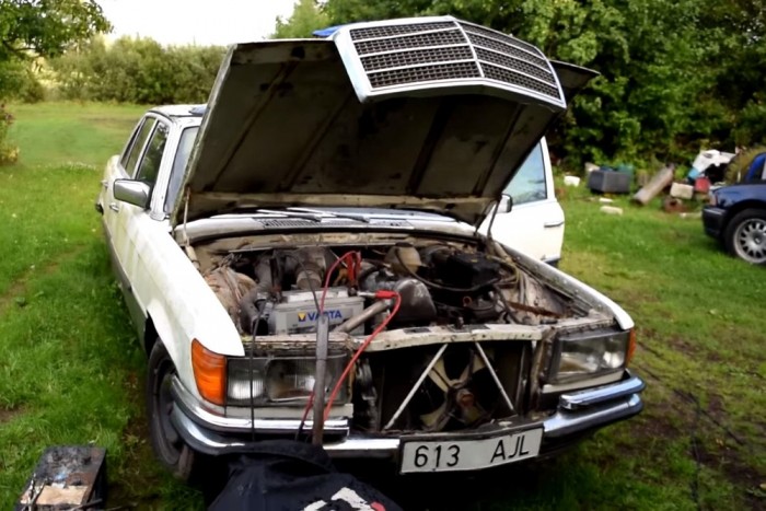 Így kel életre egy öreg dízel Mercedes