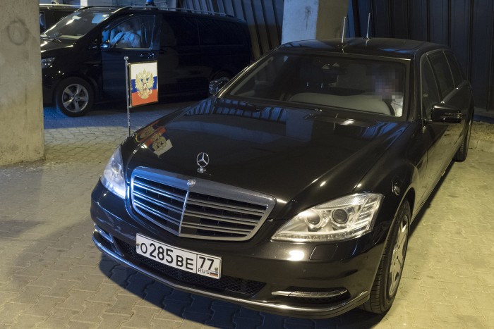 Kiderítettünk egy kis kulisszatitkot Putyin páncélozott limuzinjáról