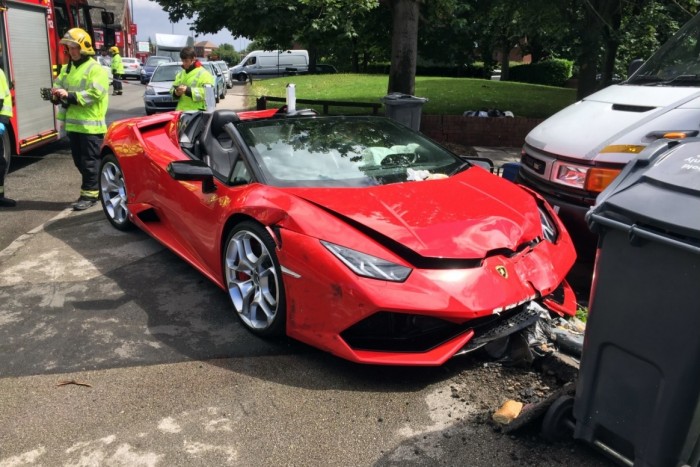 Szétszalad a ménes, megtörték a kölcsön-Lamborghinit