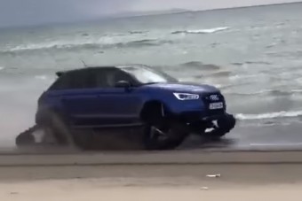 Menő strandautó a lánctalpas Audi S1