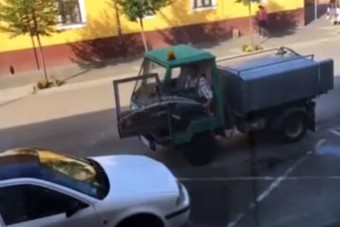 Locsoló bosszantja a kecskeméti autósokat