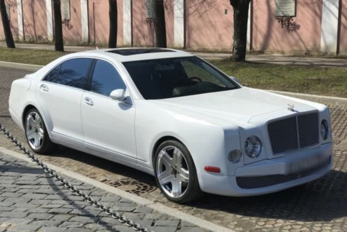 Rettentően rusnya lett ez az orosz Bentley-replika