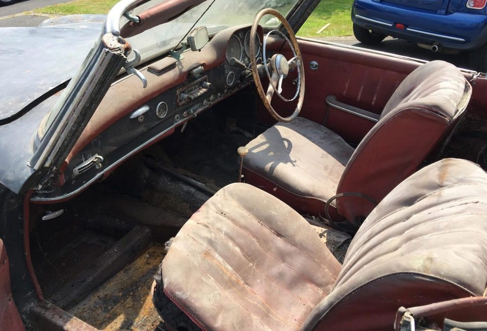 30 évig rohadt a garázsban a ritka Mercedes, így is egy vagyont ér 5