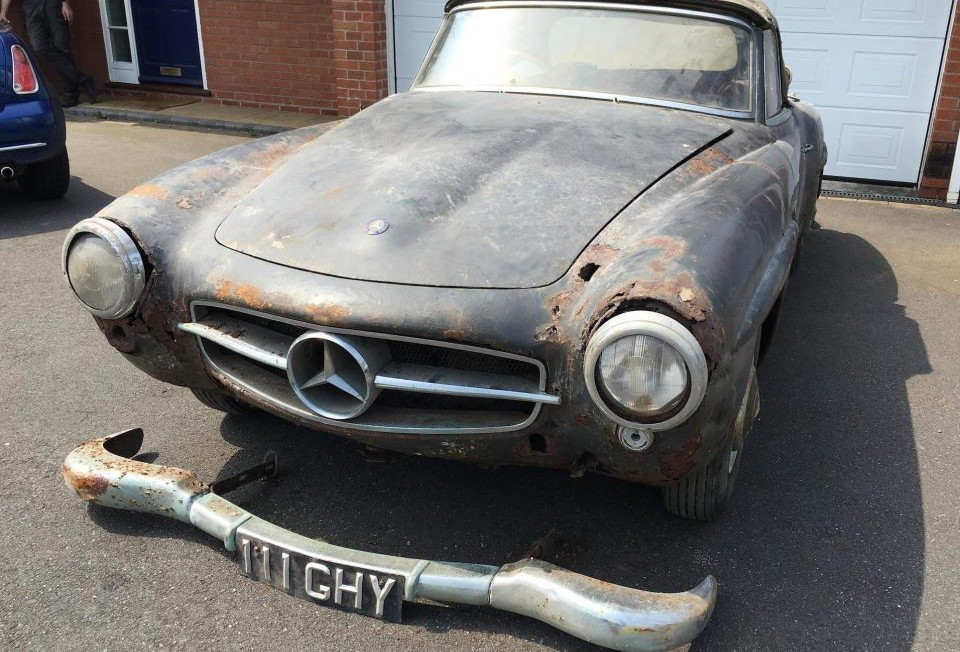 30 évig rohadt a garázsban a ritka Mercedes, így is egy vagyont ér 4