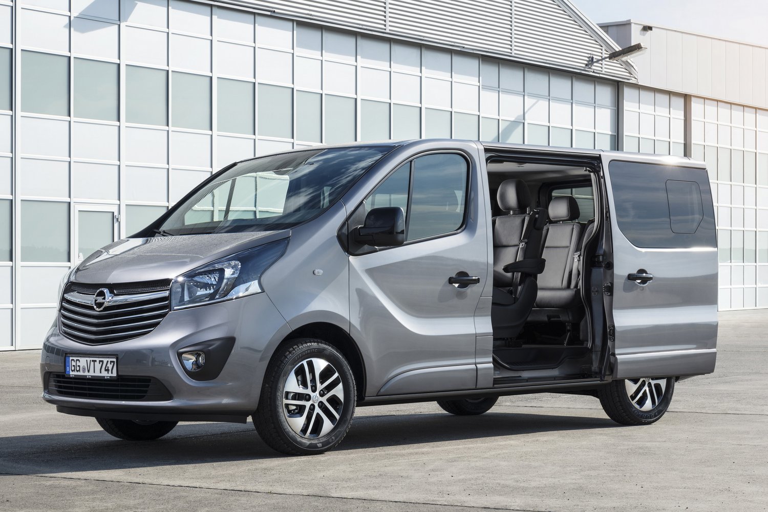 Opel Vivaro: változatok kilenc utasra 4