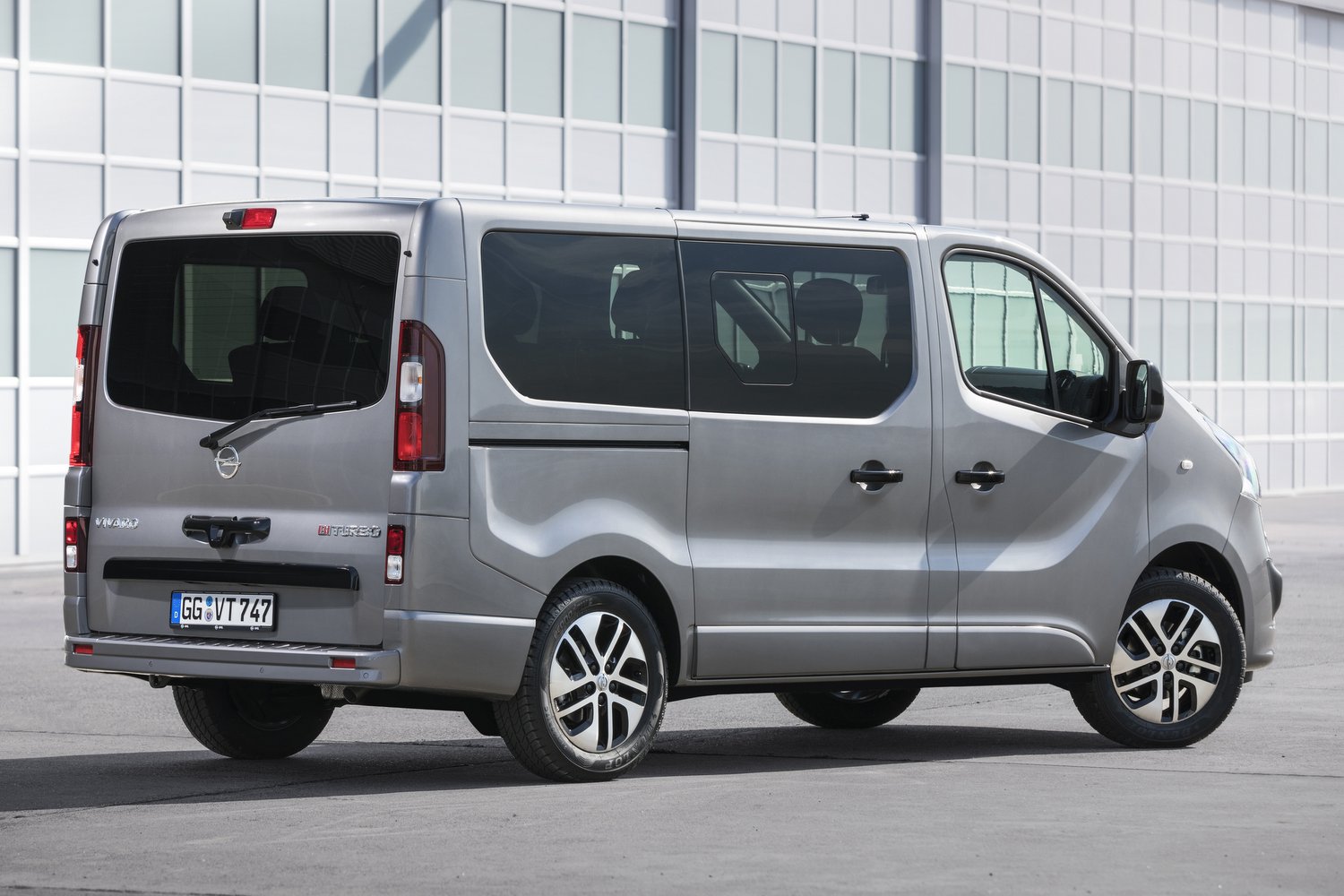 Opel Vivaro: változatok kilenc utasra 7