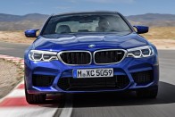 Összkerékhajtással debütált az új BMW M5 31