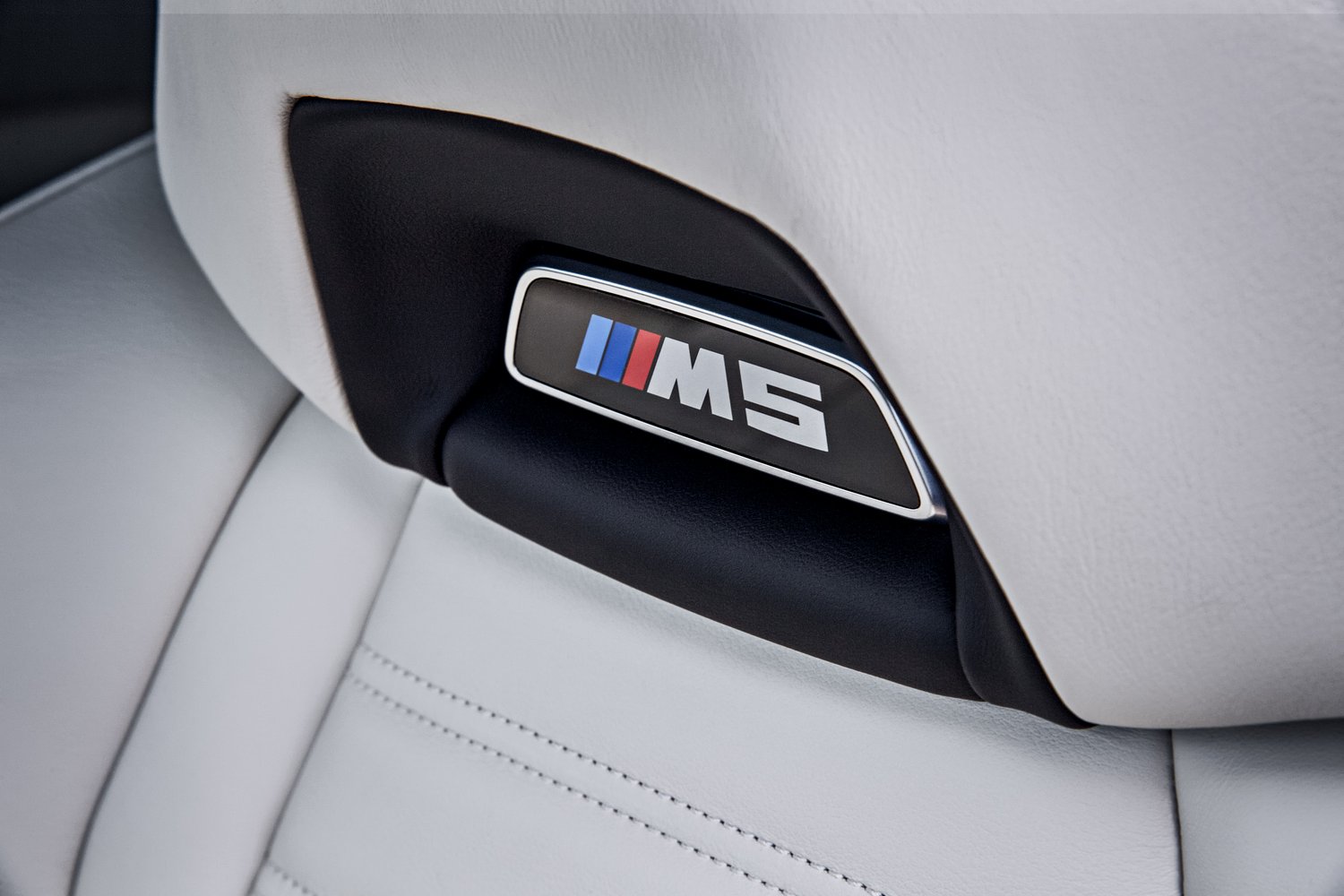 Összkerékhajtással debütált az új BMW M5 11