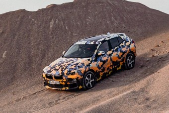 Gyári kémfotókon virít a BMW X2