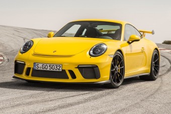 6 bitang sportkocsi szívómotorral