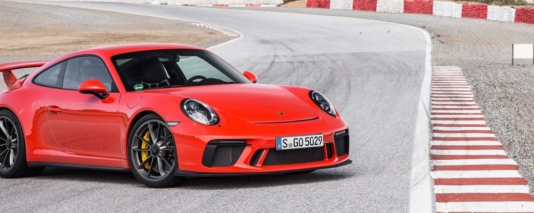 6 bitang sportkocsi szívómotorral