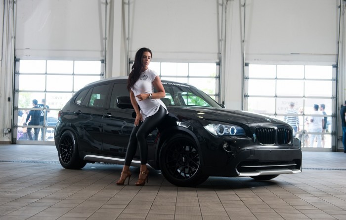 Lóerőkkel pózoló bikinis lányokkal búcsúzunk a fülledt nyártól 19