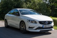 Karbon szorítja az útra a Volvo sportszedánját 25