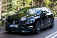 Karbon szorítja az útra a Volvo sportszedánját 27