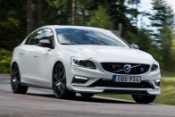 Karbon szorítja az útra a Volvo sportszedánját 28