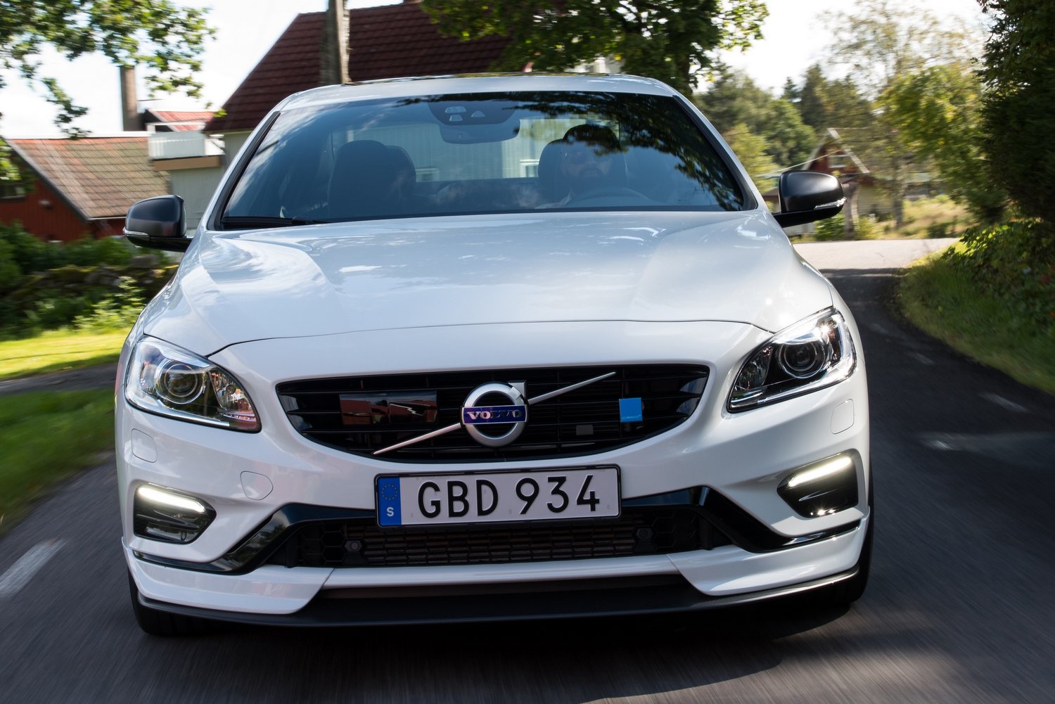 Karbon szorítja az útra a Volvo sportszedánját 5