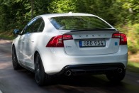 Karbon szorítja az útra a Volvo sportszedánját 19