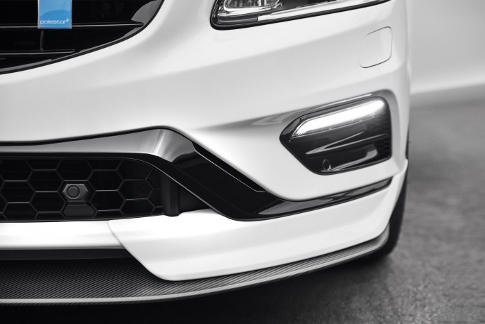 Karbon szorítja az útra a Volvo sportszedánját 6