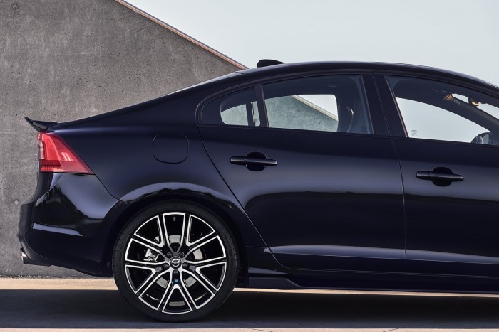 Karbon szorítja az útra a Volvo sportszedánját 7