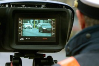 Ahogy ez a rendőr traffizott Szerencsen, attól sírni támad kedvünk