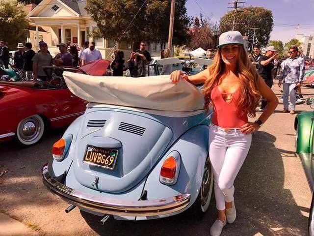 Lóerőkkel pózoló bikinis lányokkal búcsúzunk a fülledt nyártól 5