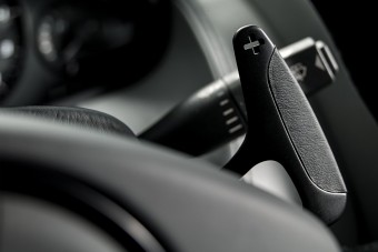 Életveszélyes kuplunghibák az Aston Martinokban