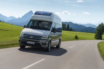 Sisakos lakóautót csináltak a Crafterből