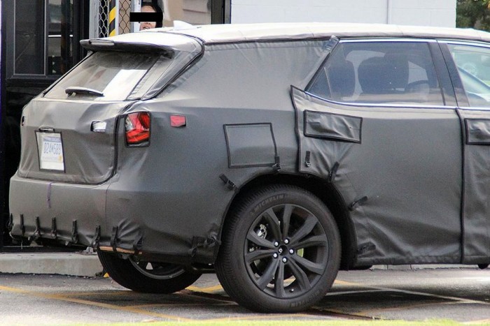 Világújdonság: jön a kényelmetlen Lexus! 2 Világújdonság: jön a kényelmetlen Lexus! 2