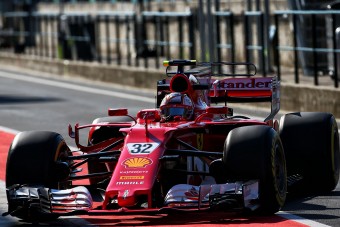 F1: Leclerc a teszt legvégén robbantott a Ferrarival