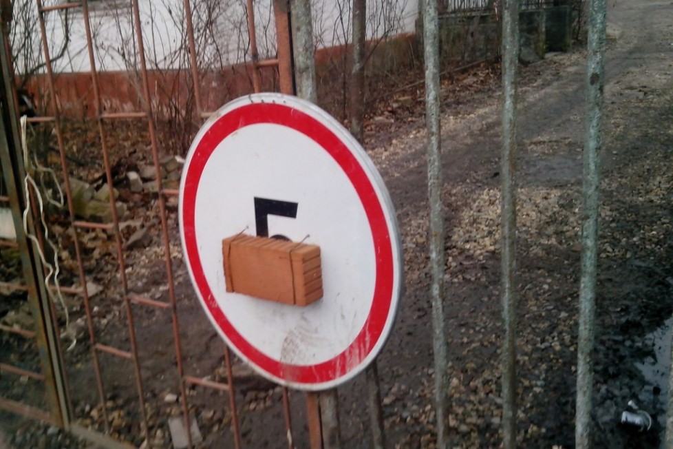 Ilyen a behajtani tilos ott, ahova már nem érnek el a hivatalos KRESZ-táblák 4 | Vezess Ilyen a behajtani tilos ott, ahova már nem érnek el a hivatalos KRESZ-táblák 4