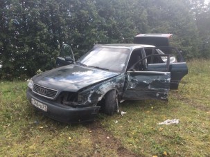 Az audis lazán vette a lassú jármű előzését, csúnya vége lett