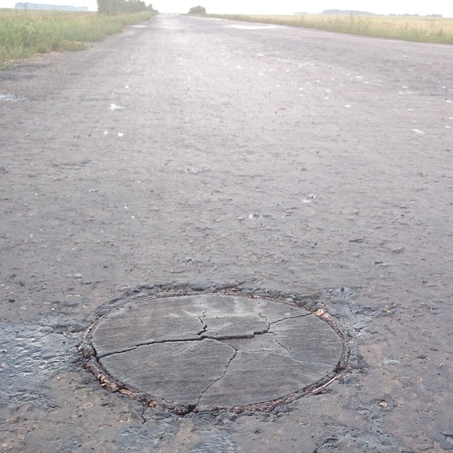 Magas művészeti alkotásnak beillő módszerrel javított utat egy orosz autós 4