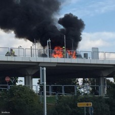 Kigyulladt egy autó Ferihegyen