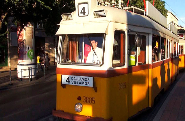 Tizenhat előadó lép fel az idei Dallamos Villamoson