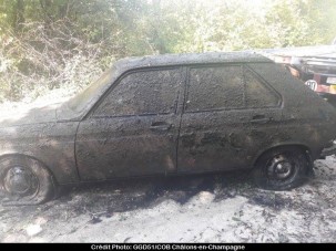 38 évet pihent egy tó fenekén, most bukkantak rá a lopott Peugeot-ra