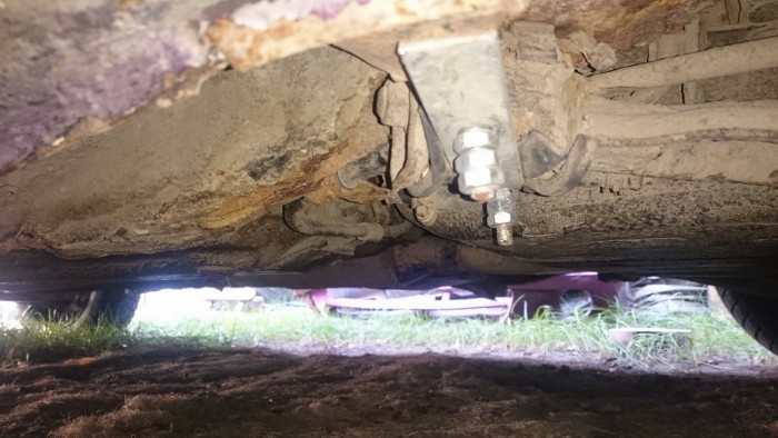 Szomorú döbbenet: tűzifával javították a szétrohadt Suzukit 3 | Vezess Szomorú döbbenet: tűzifával javították a szétrohadt Suzukit 3