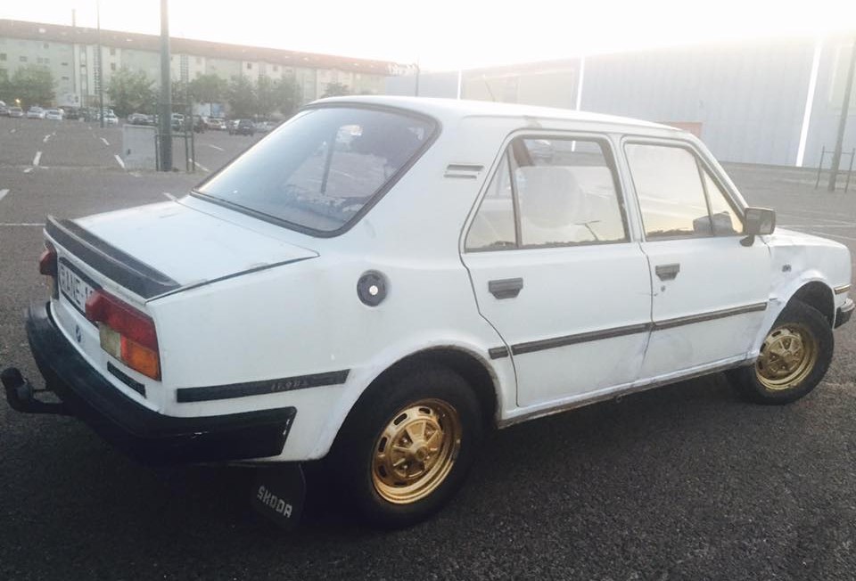 A nap hirdetése: eladó a csoda-Skoda, amit Pista bácsi szerelt pálinkával 4 | Vezess A nap hirdetése: eladó a csoda-Skoda, amit Pista bácsi szerelt pálinkával 4