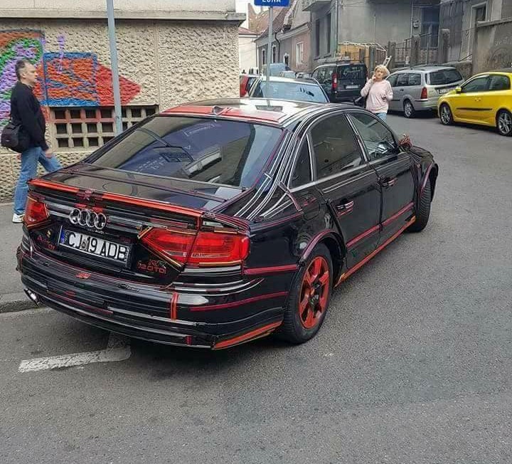 Nehéz döntés: kívül vagy belül rondább ez a Romániában fotózott Audi? 2