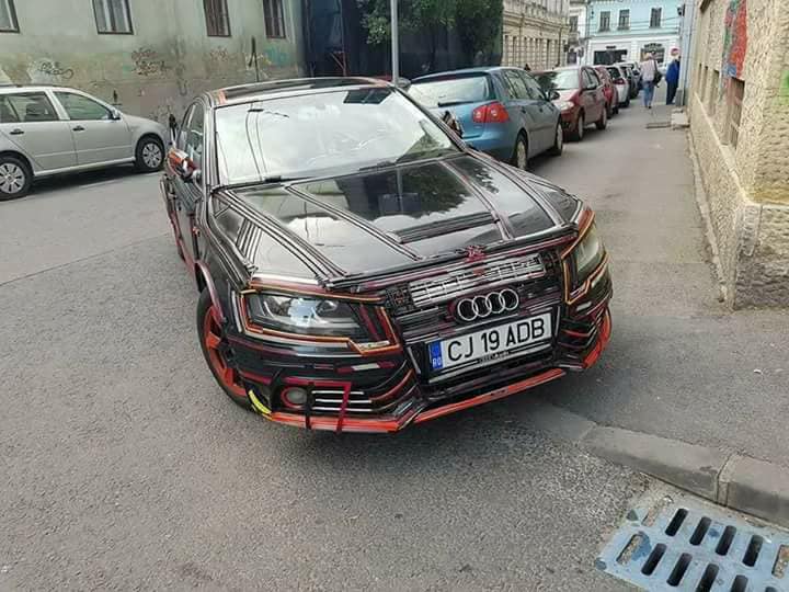 Nehéz döntés: kívül vagy belül rondább ez a Romániában fotózott Audi? 1