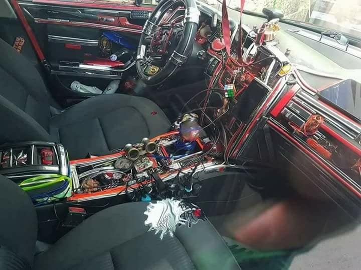 Nehéz döntés: kívül vagy belül rondább ez a Romániában fotózott Audi? 3